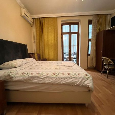 Chambers Of The Boheme Hostel Istanbul Exterior photo