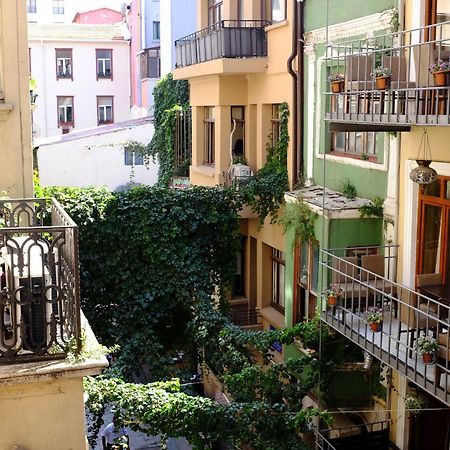 Chambers Of The Boheme Hostel Istanbul Exterior photo