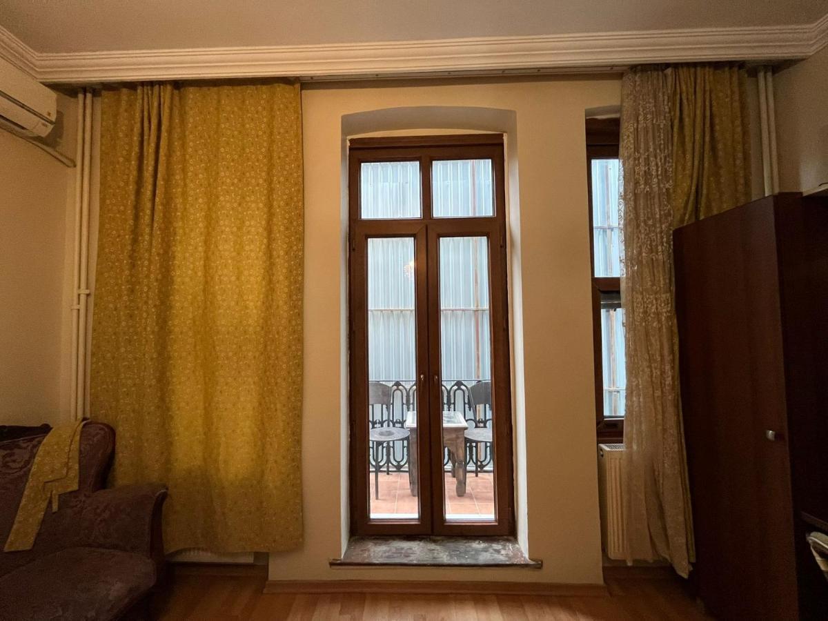 Chambers Of The Boheme Hostel Istanbul Exterior photo