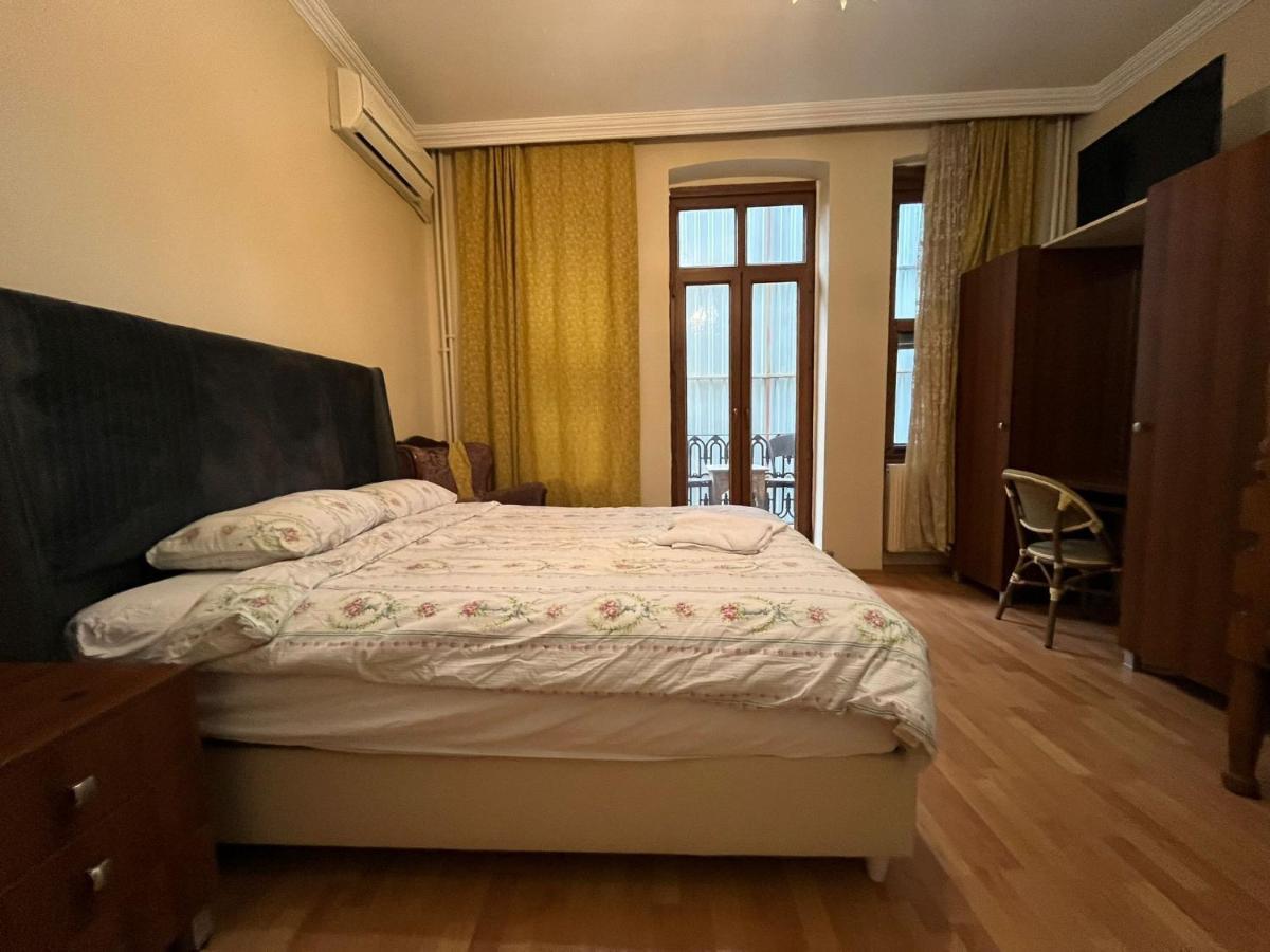 Chambers Of The Boheme Hostel Istanbul Exterior photo