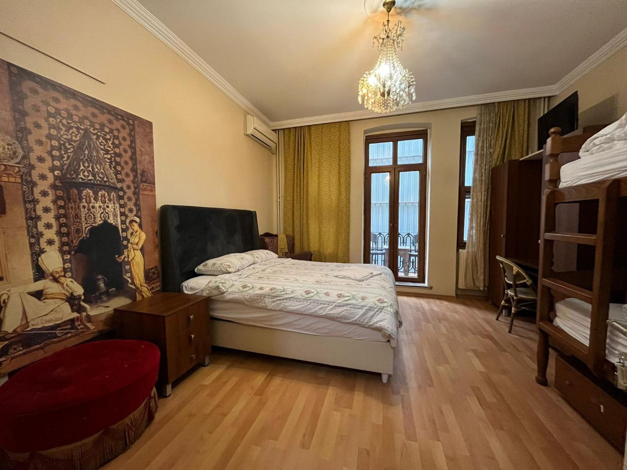 Chambers Of The Boheme Hostel Istanbul Exterior photo