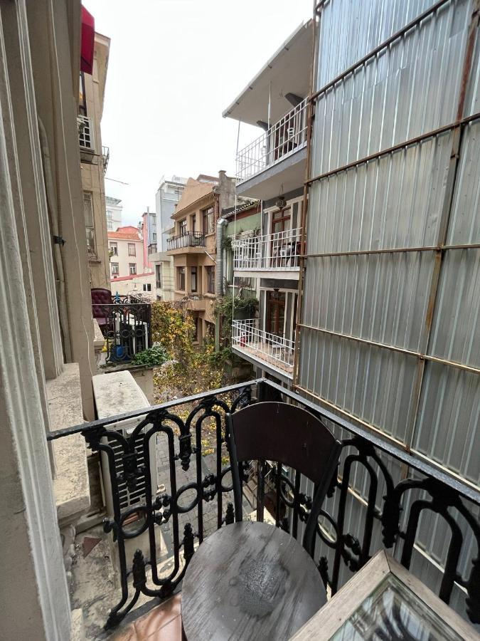Chambers Of The Boheme Hostel Istanbul Exterior photo