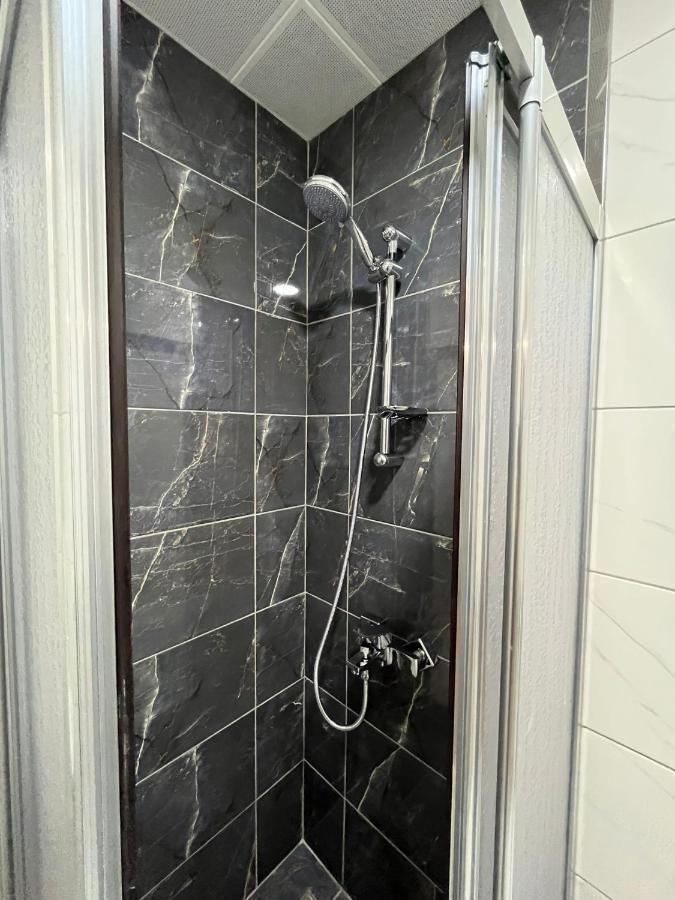 Chambers Of The Boheme Hostel Istanbul Exterior photo