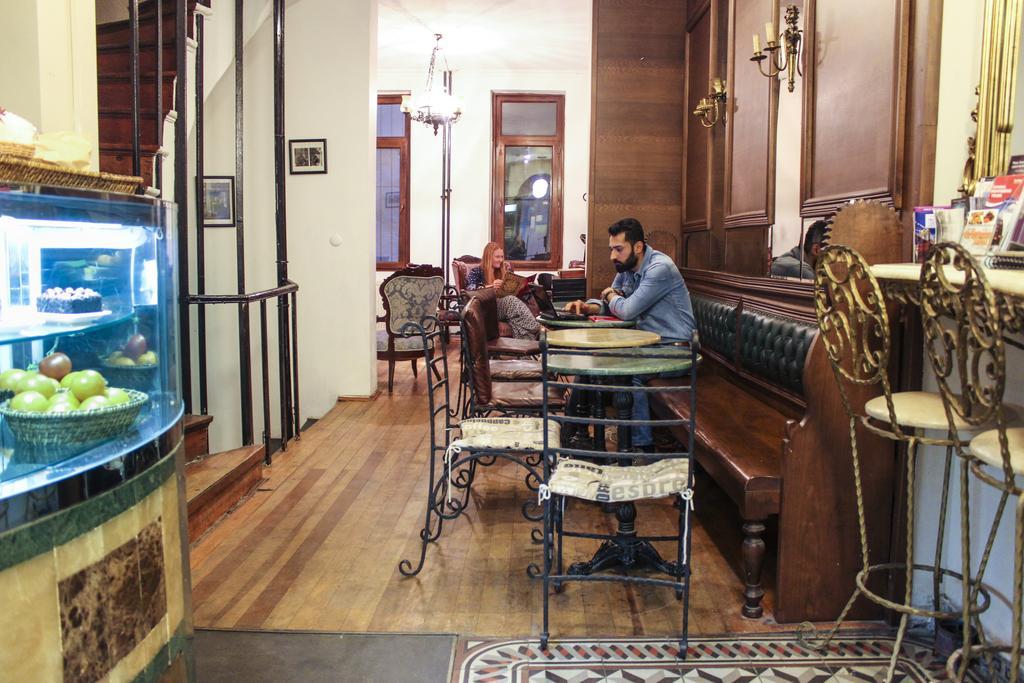 Chambers Of The Boheme Hostel Istanbul Exterior photo