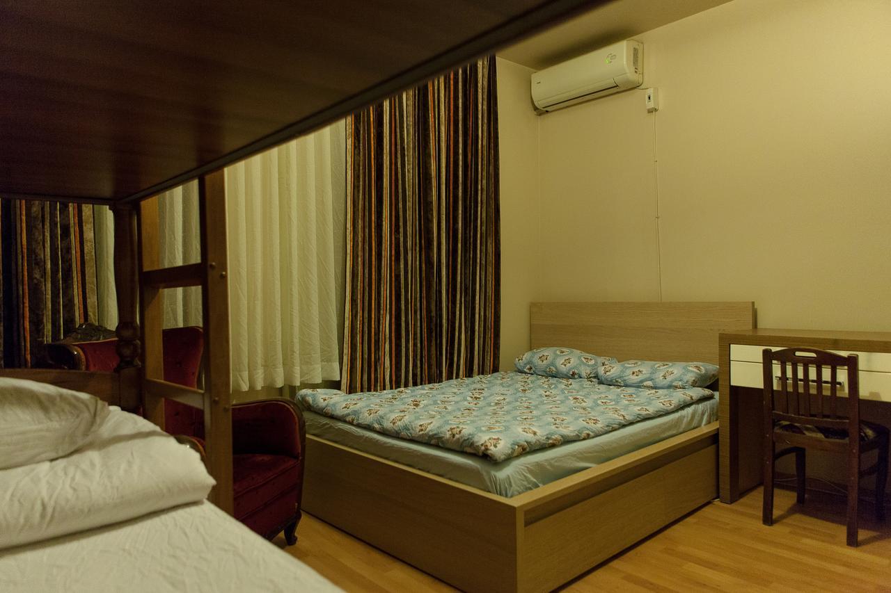 Chambers Of The Boheme Hostel Istanbul Exterior photo
