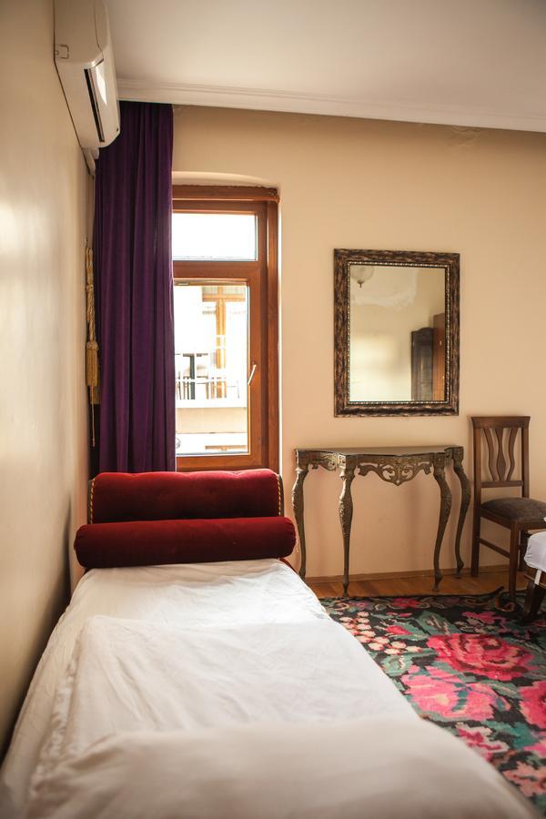 Chambers Of The Boheme Hostel Istanbul Exterior photo