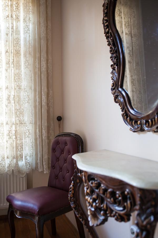 Chambers Of The Boheme Hostel Istanbul Exterior photo