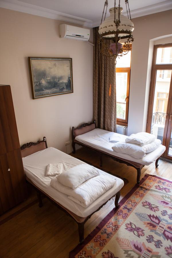 Chambers Of The Boheme Hostel Istanbul Exterior photo