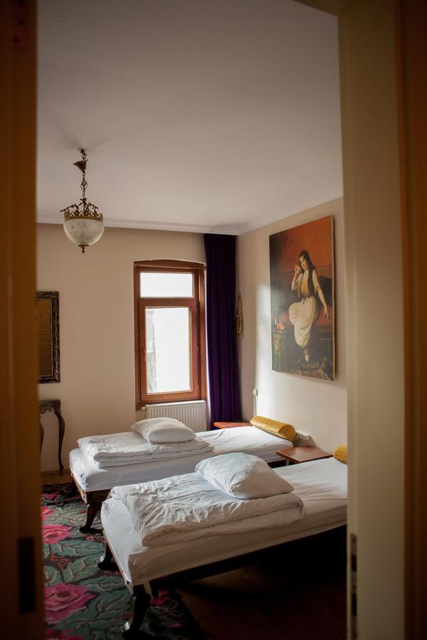 Chambers Of The Boheme Hostel Istanbul Exterior photo