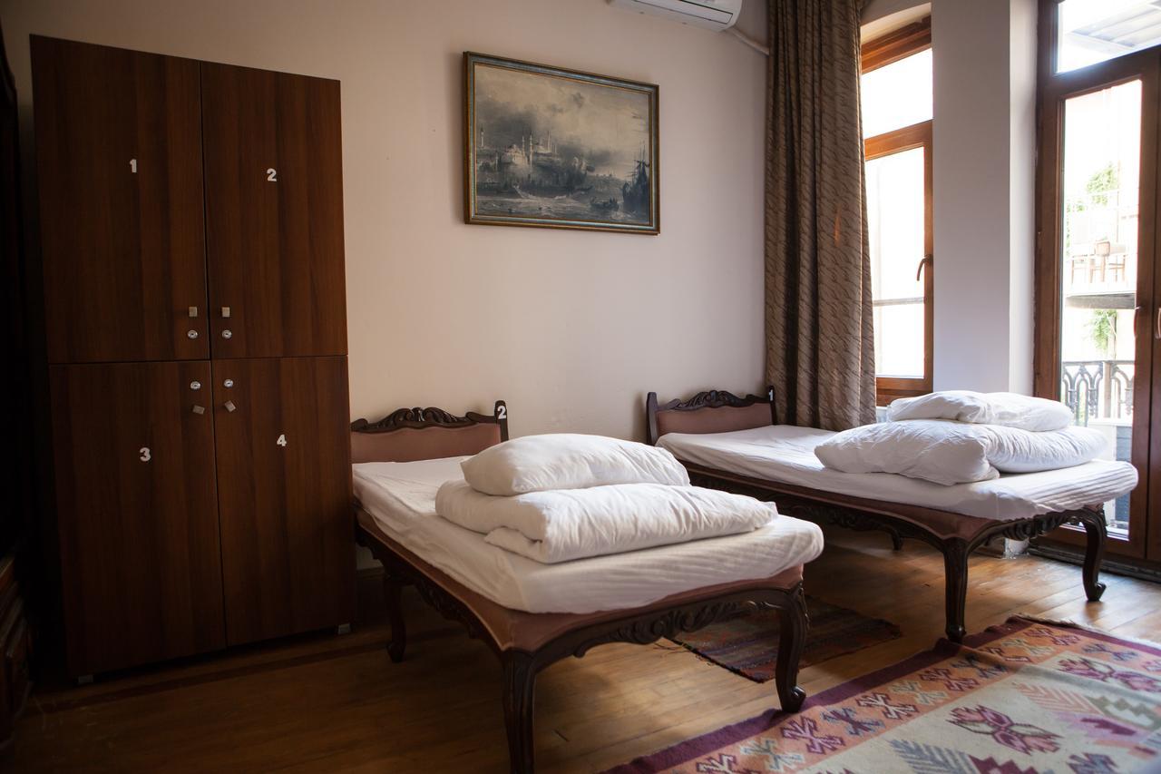 Chambers Of The Boheme Hostel Istanbul Exterior photo