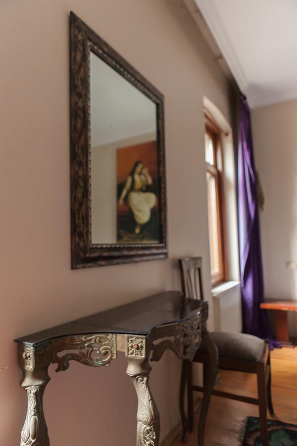 Chambers Of The Boheme Hostel Istanbul Exterior photo