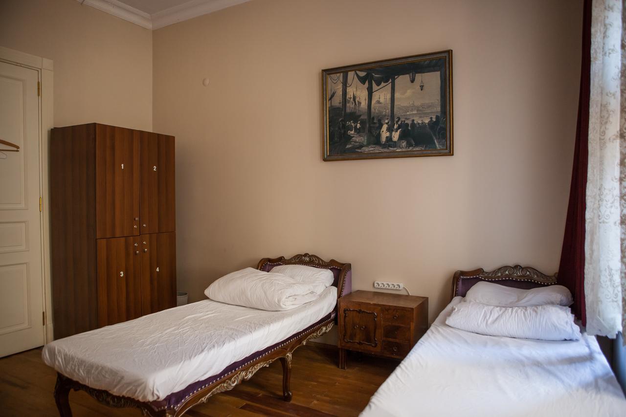 Chambers Of The Boheme Hostel Istanbul Exterior photo