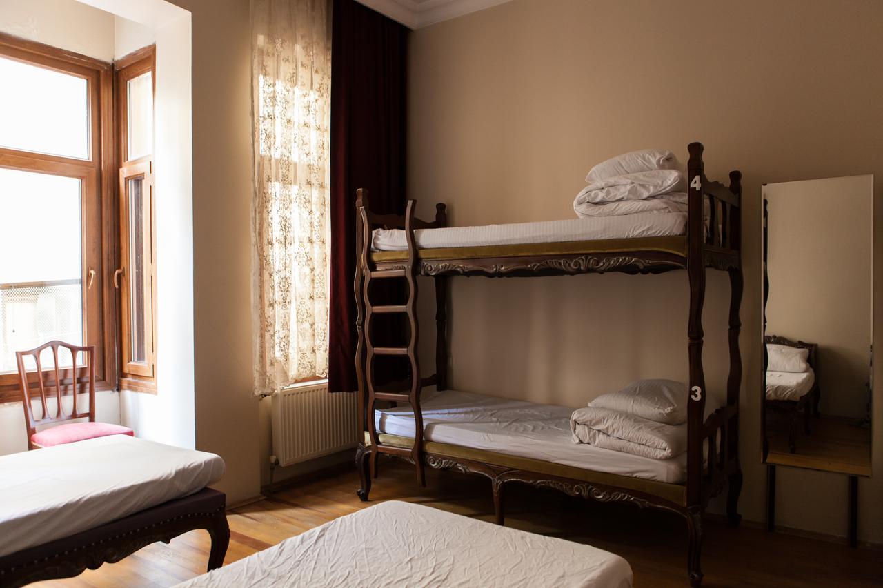 Chambers Of The Boheme Hostel Istanbul Exterior photo