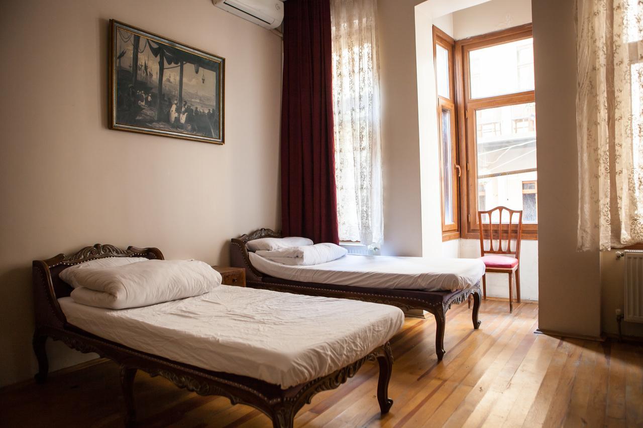 Chambers Of The Boheme Hostel Istanbul Exterior photo