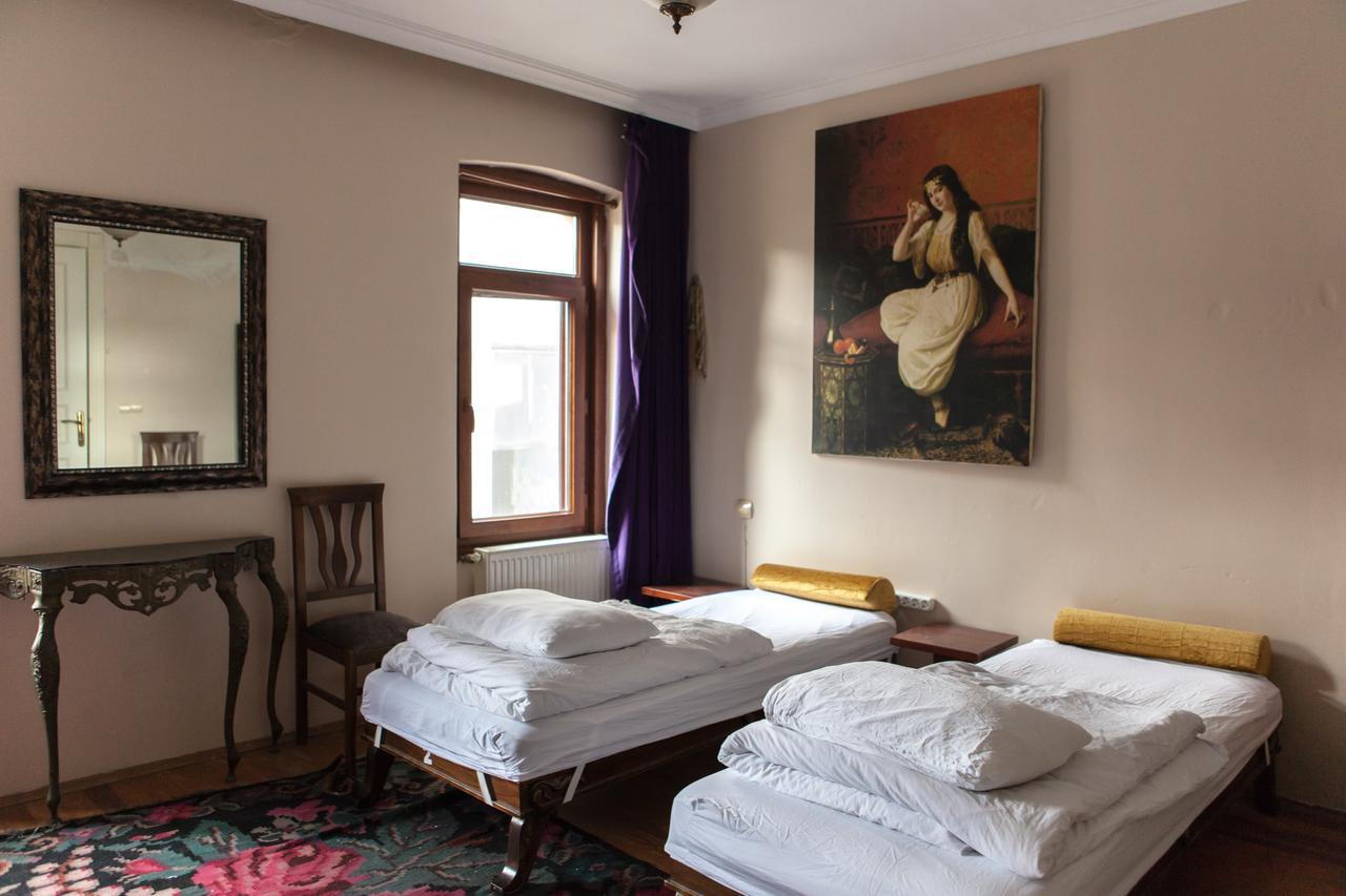 Chambers Of The Boheme Hostel Istanbul Exterior photo